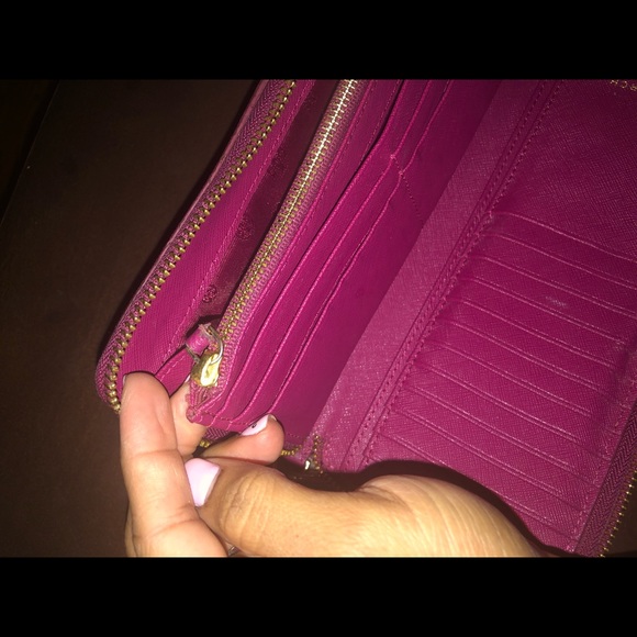 Tory Burch Wallet - Picture 7 of 8